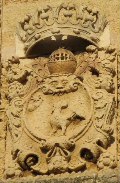 Tricase - Chiesa di Sant'Angelo (1624) - Stemma dei Gallone sul prospetto forntale Tricase - Chiesa di Sant'Angelo (1624) - Stemma dei Gallone sul prospetto...